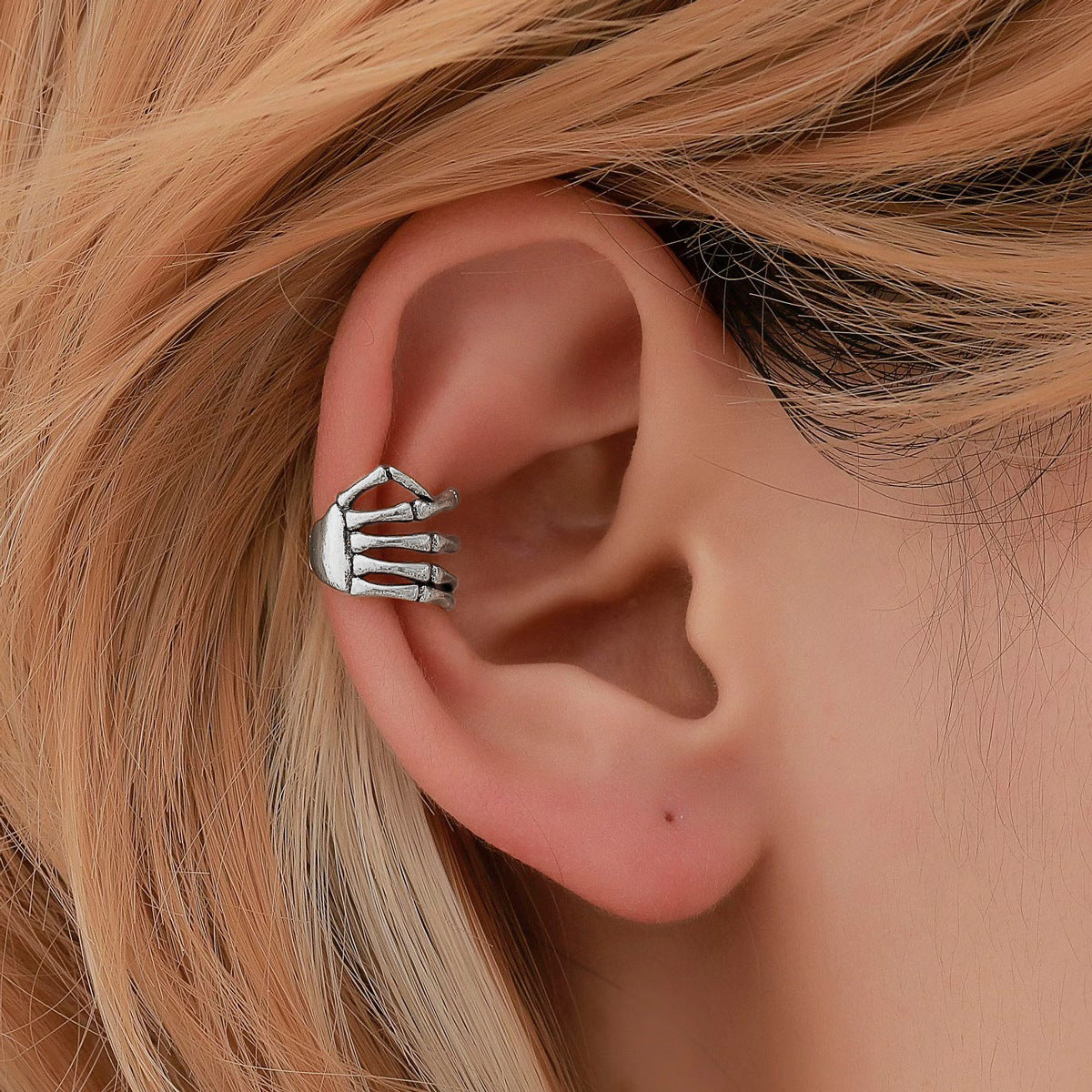 Wholesale Three skull ghost claw  ear cuffs